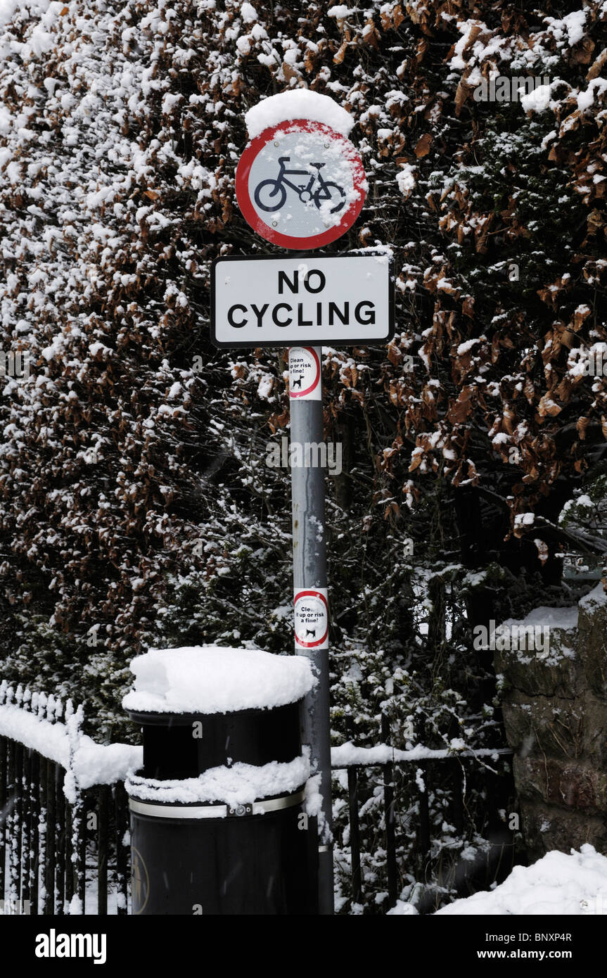 A no cycling sign covered in fresh snowfall. Wrington, Bristol, England. Stock Photo
