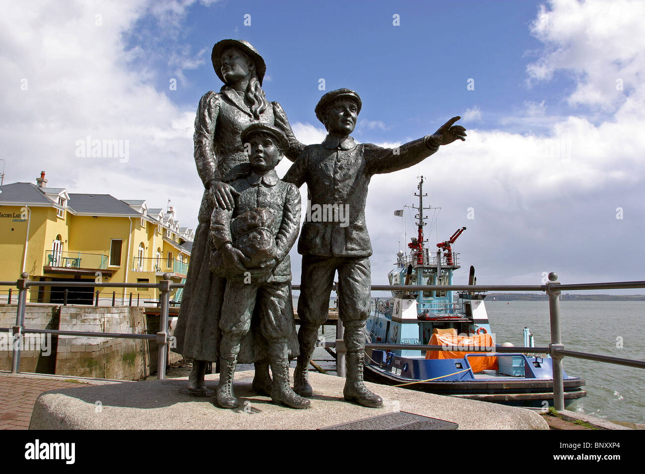 Ireland, Co Cork, Cobh, Annie Moore statue to first immigrant through Ellis Island Stock Photo
