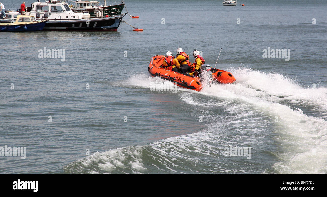 ROYAL NATIONAL LIFEBOAT INSTITUTION INSHORE LIFEBOAT Stock Photo Alamy