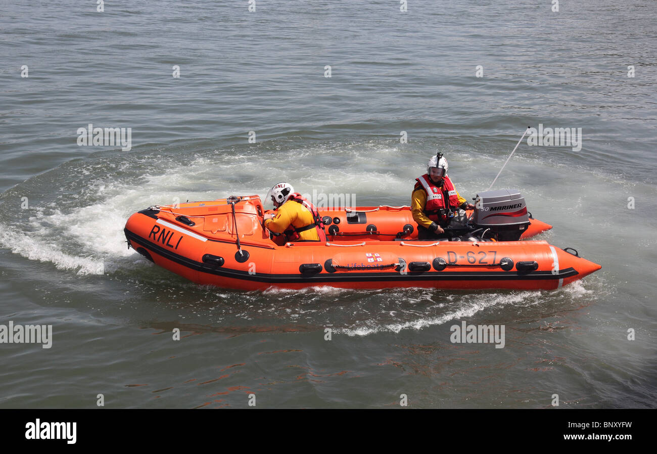 ROYAL NATIONAL LIFEBOAT INSTITUTION INSHORE LIFEBOAT Stock Photo Alamy