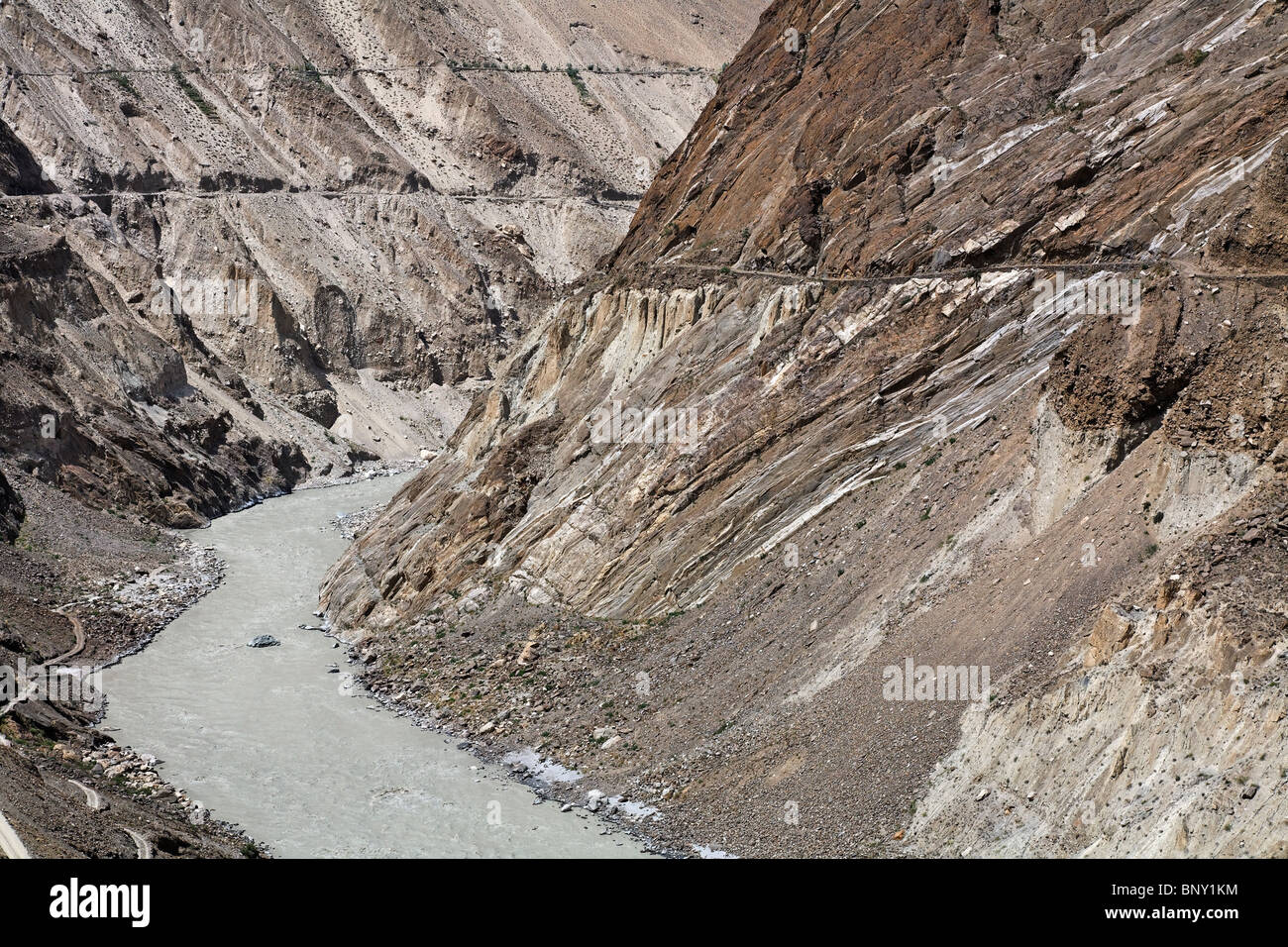 Pakistan - Hunza Valley - the Hunza river running alongside the Karakorum Highway Stock Photo
