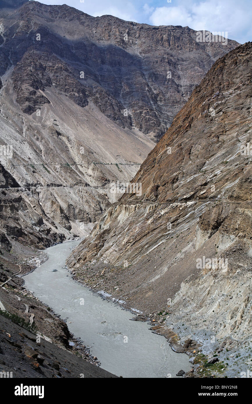 Pakistan - Hunza Valley - the Hunza river running alongside the Karakorum Highway Stock Photo