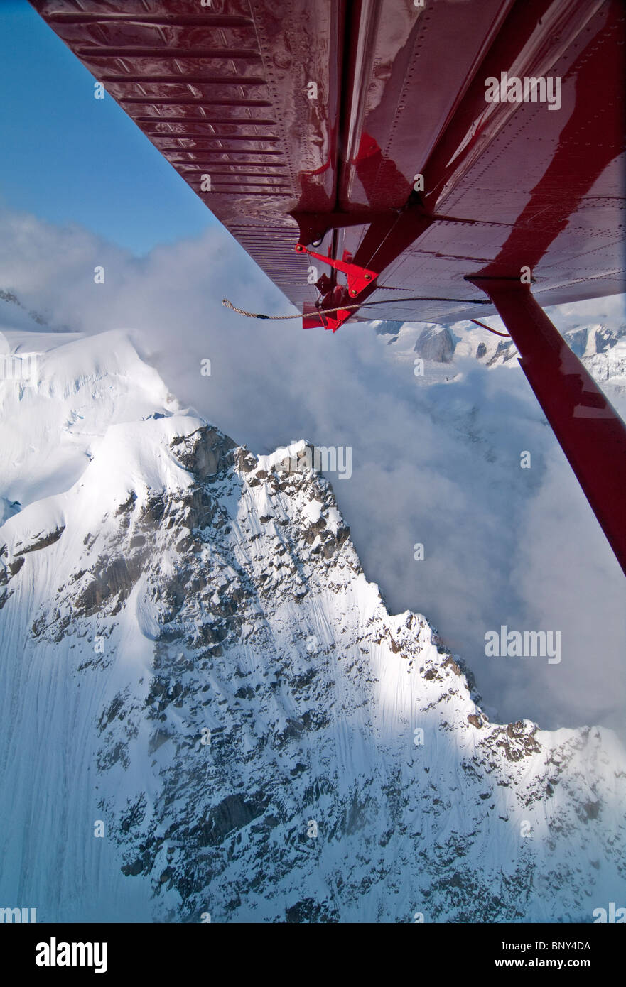 K2 Aviation Ski plane flies around one of the most glaciated areas in Alaska Stock Photo
