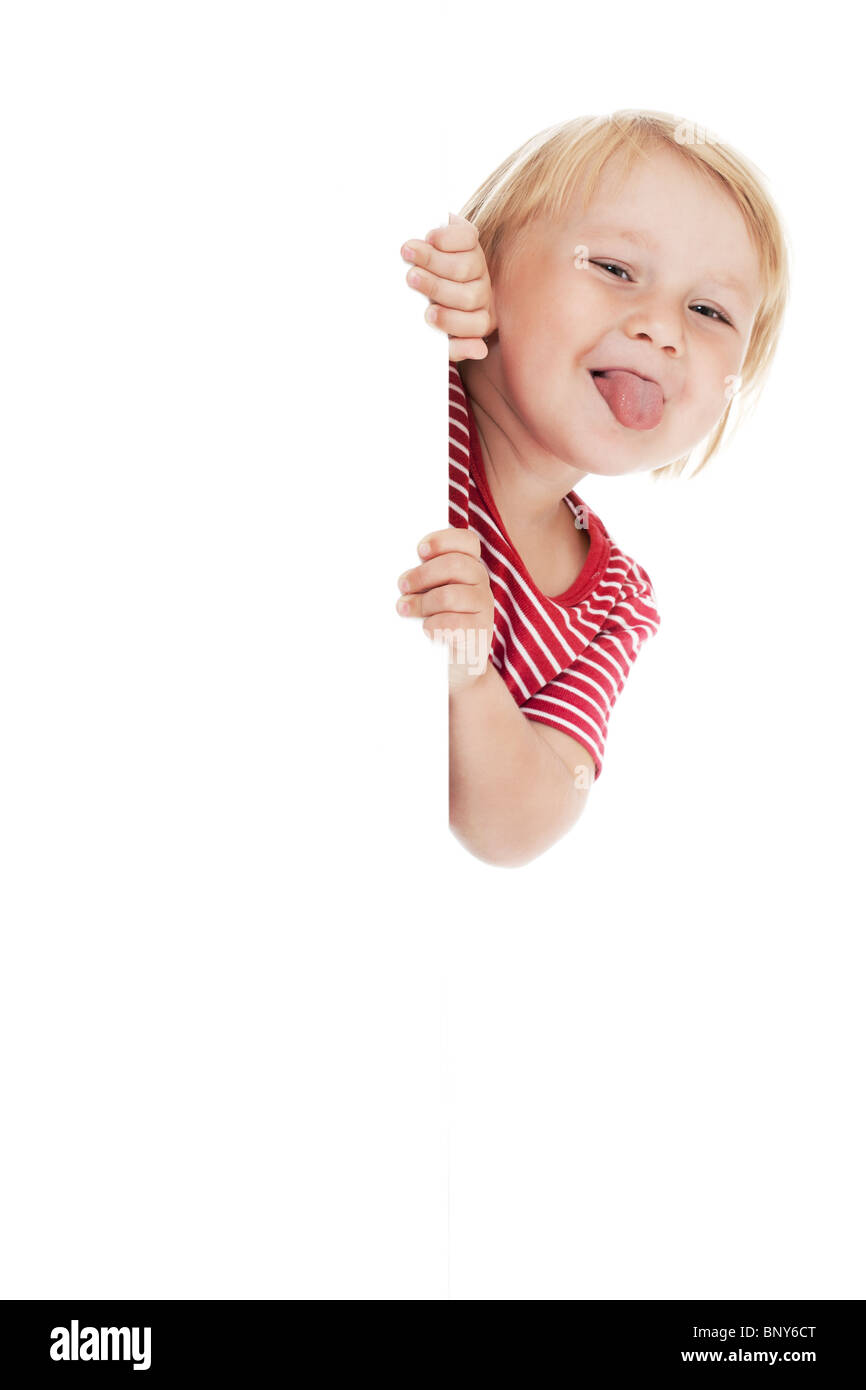 Малыш выглядывает из-за угла. Человек выглядывает. Дети выглядывают из-за. Ребенок выглядывает из-за стола. Ребенок выглядывает из-за угла.