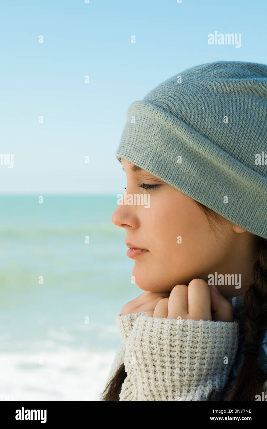 Profile Of Teen Girl High Resolution Stock Photography and Images - Alamy