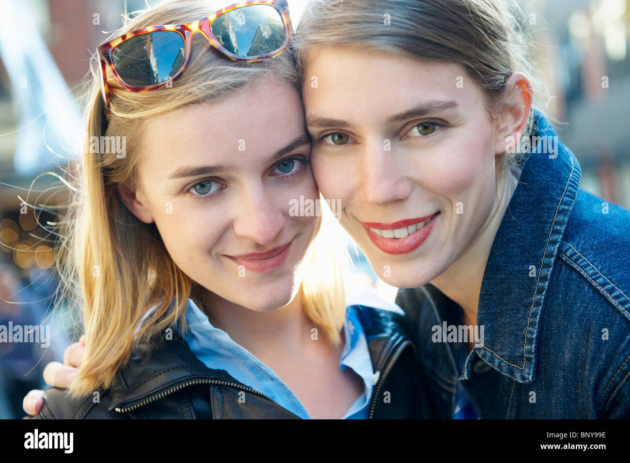 Women smiling portrait close hi-res stock photography and images - Alamy