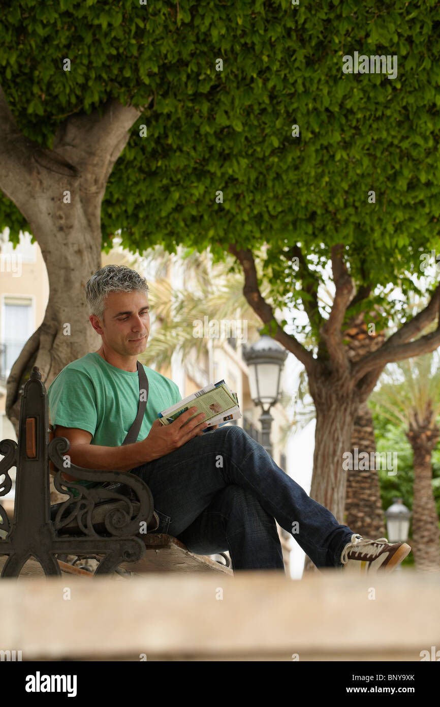 Man seating on bench hi-res stock photography and images - Alamy