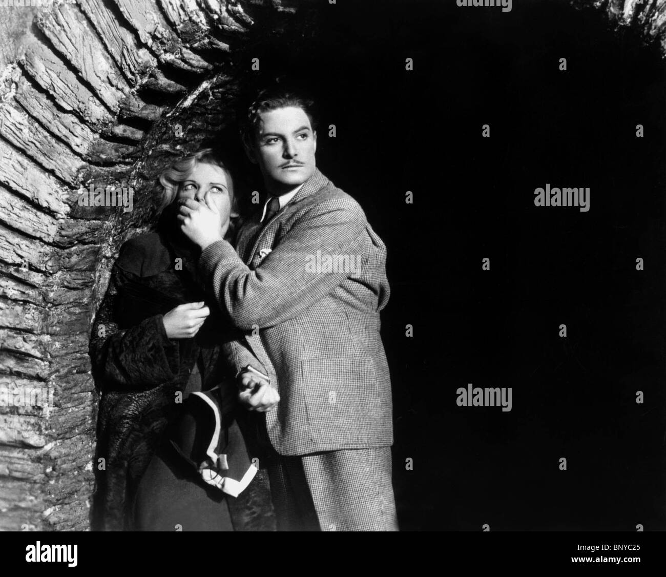 MADELINE CAROLL, ROBERT DONAT, THE 39 STEPS, 1935 Stock Photo