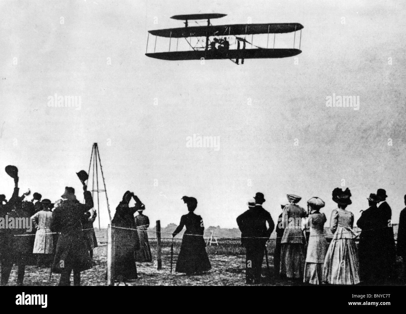 ORVILLE WRIGHT flies his Type A aircraft at  Tempelhof airfield during the September 1909 Berlin Airshow. Stock Photo