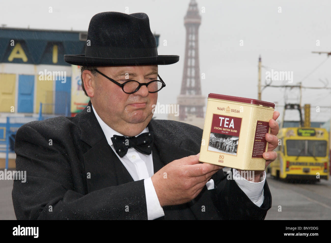 Winston Churchill in Blackpool to help celebrate the NAAFI's 90 th ...