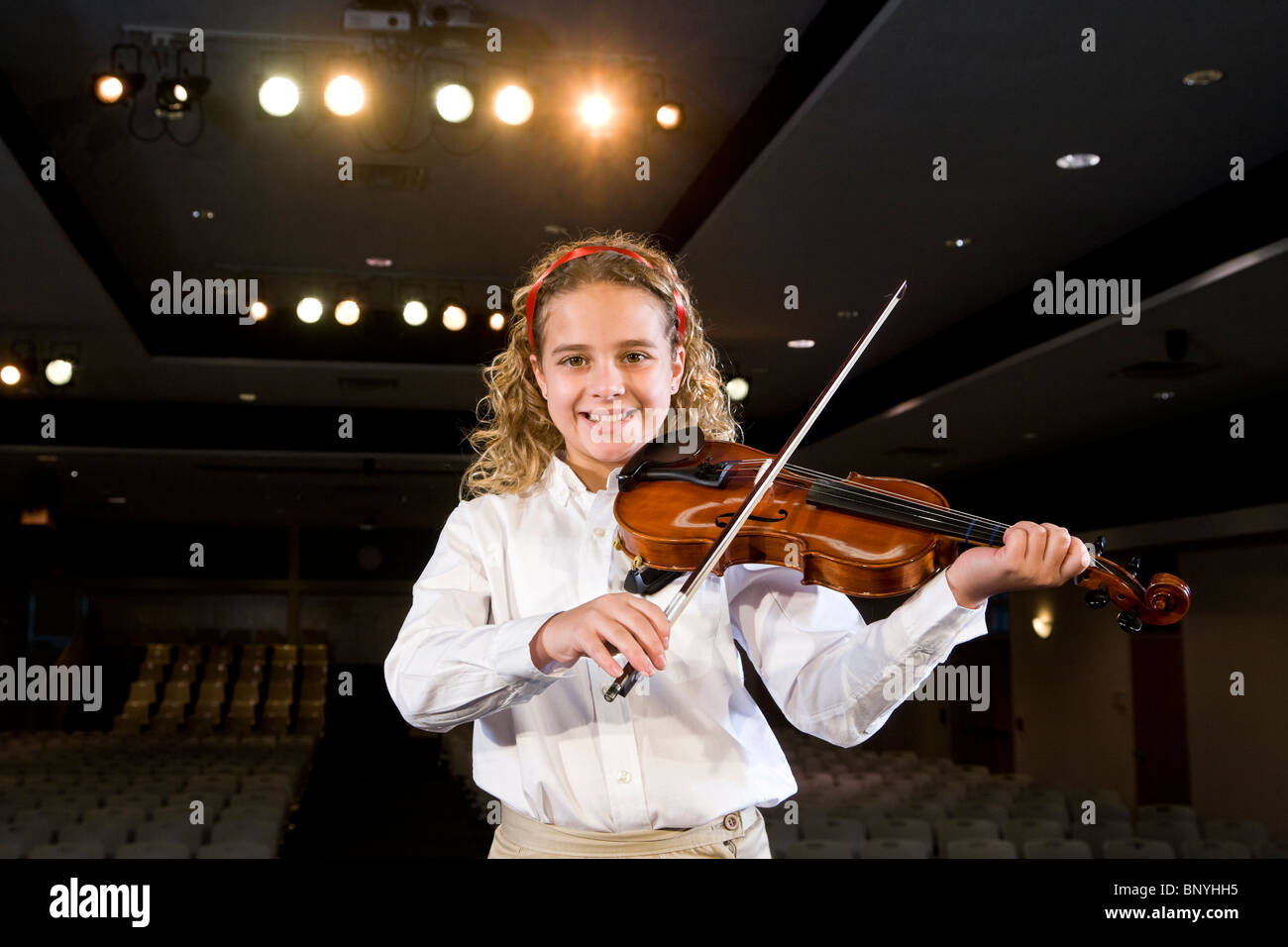 Girl violin school uniform hi-res stock photography and images - Alamy