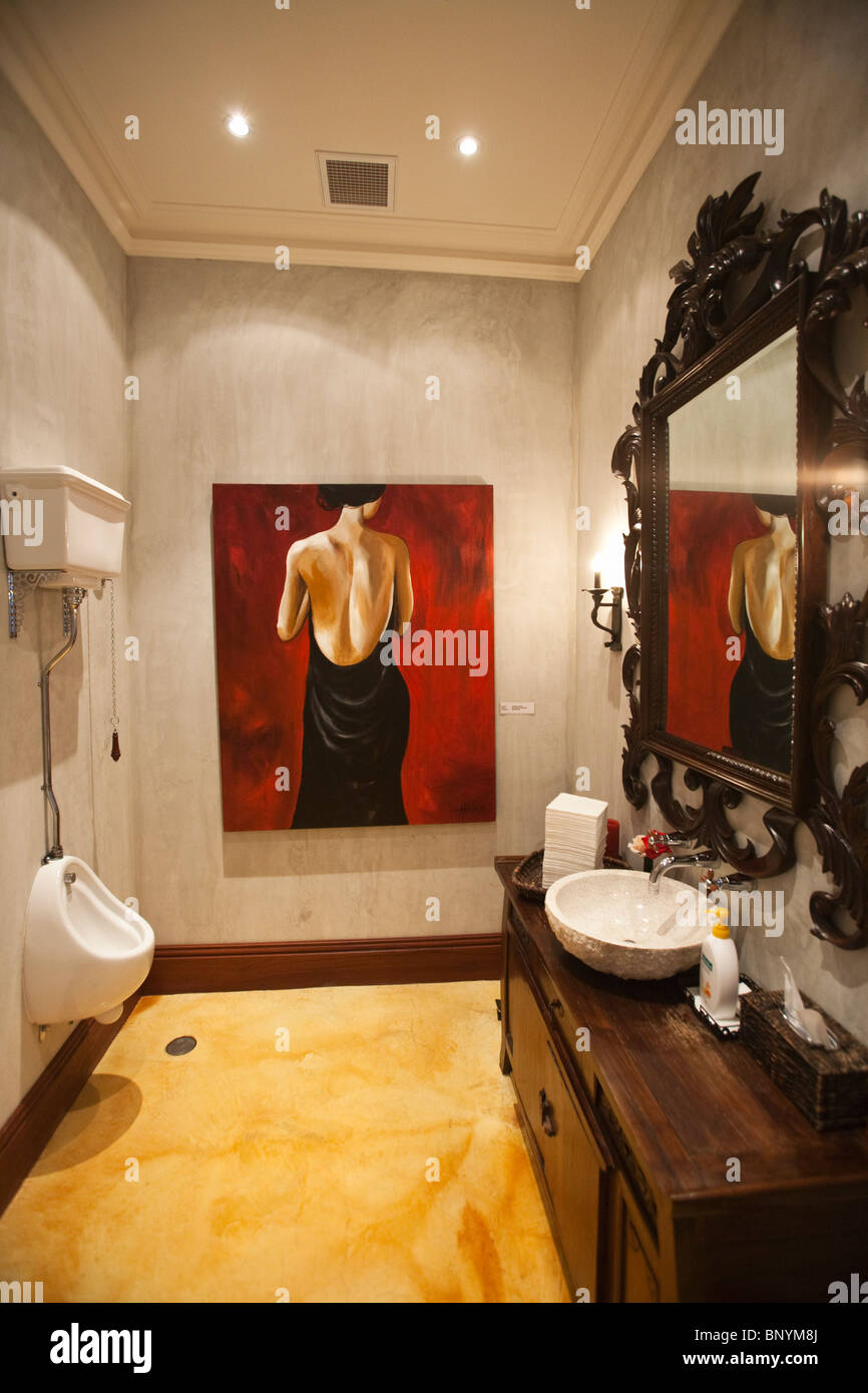 Mens bathroom hi-res stock photography and images - Alamy