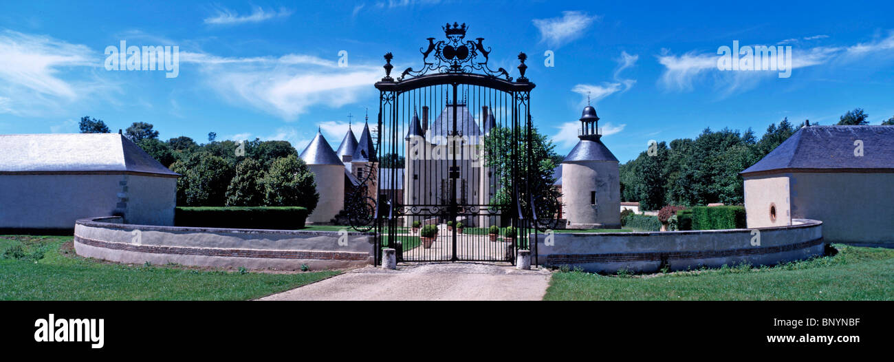 Panoramic view of the decorative iron gates and the impressive 16th Century Chateau at Chamerolles Stock Photo