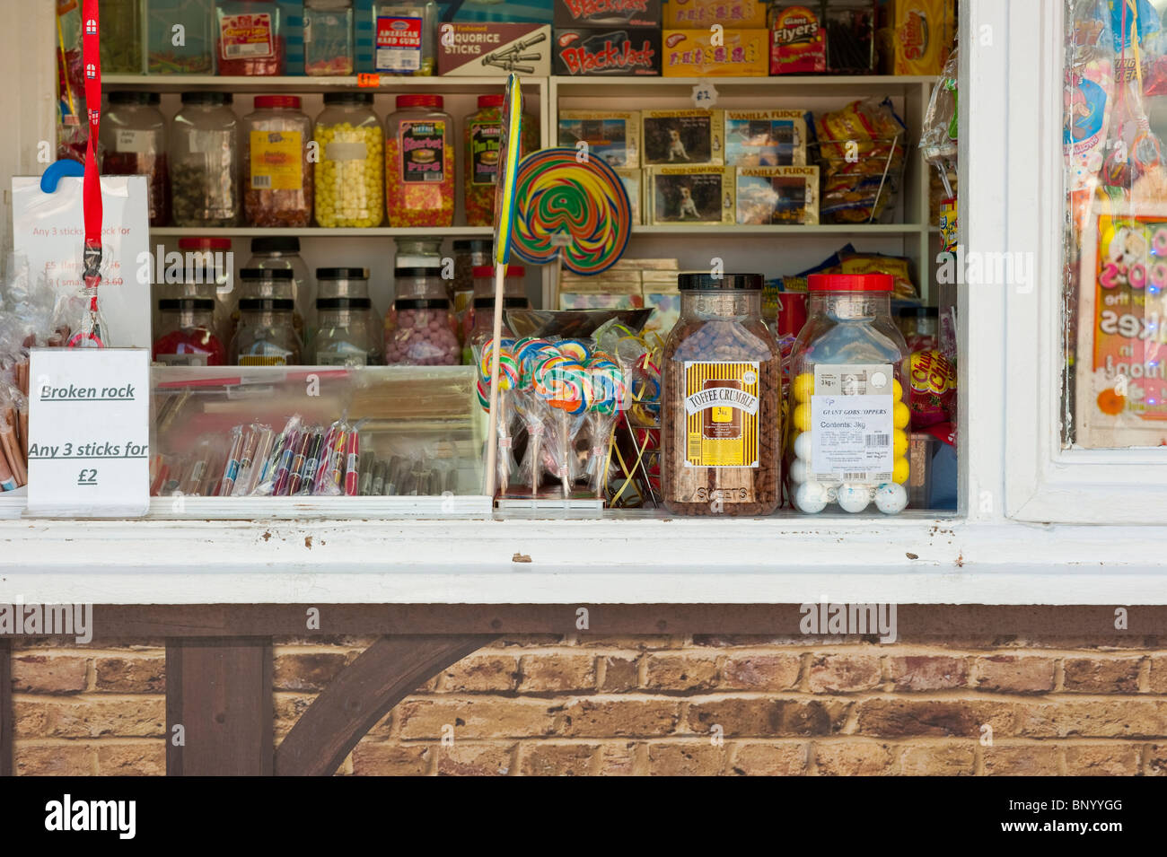 Sweet kiosk on Brighton's East (Palace) Pier Stock Photo