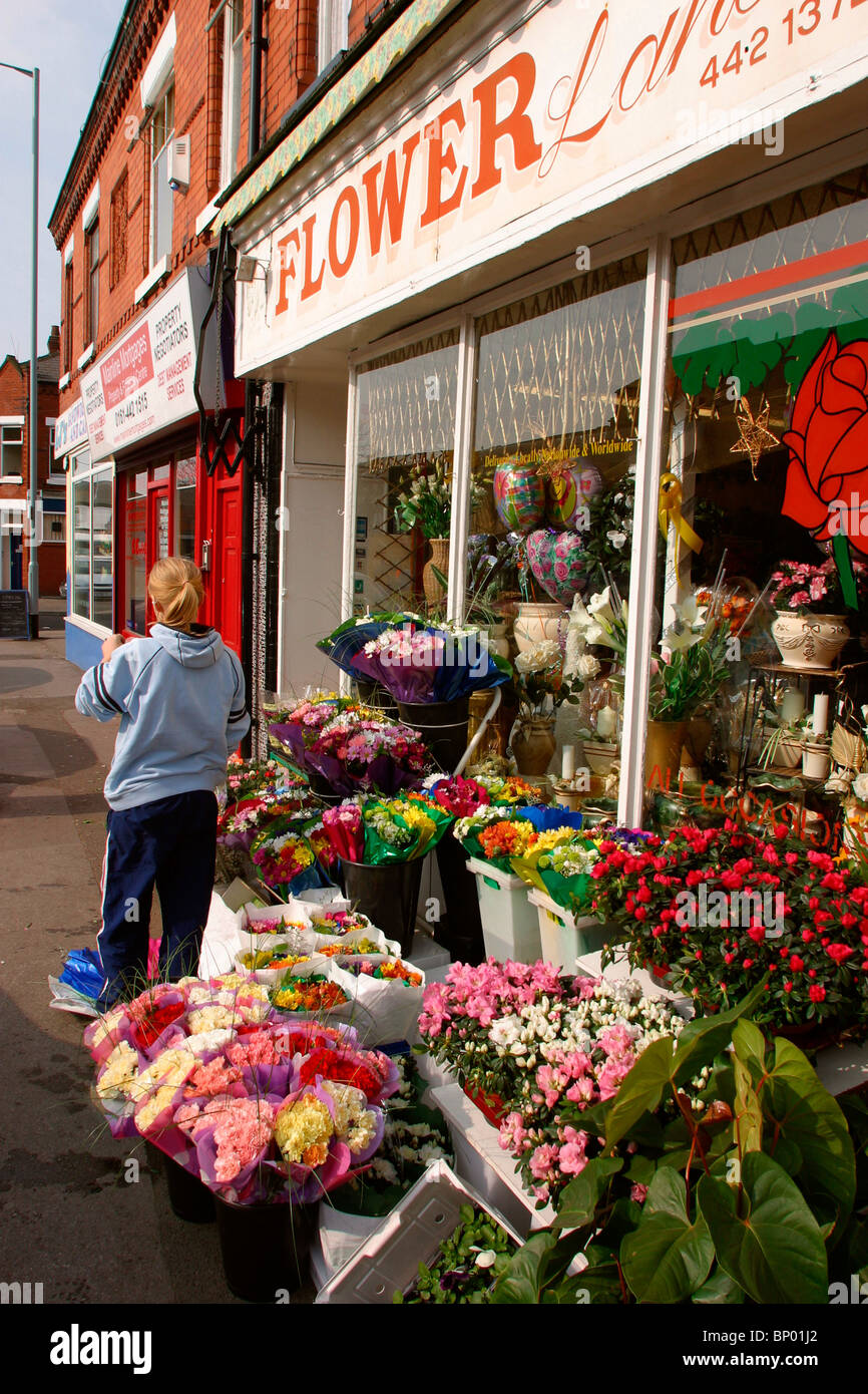UK, England, Cheshire, Stockport, Reddish, Flower shop in Broadstone Road Stock Photo