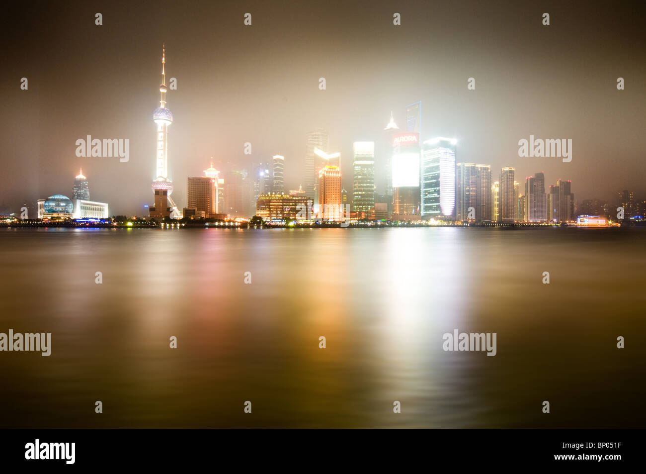 Shanghai skyline night hi-res stock photography and images - Alamy