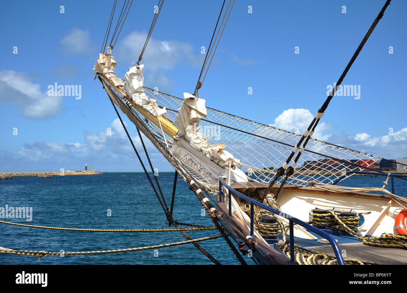 Old wooden ship hi-res stock photography and images - Alamy