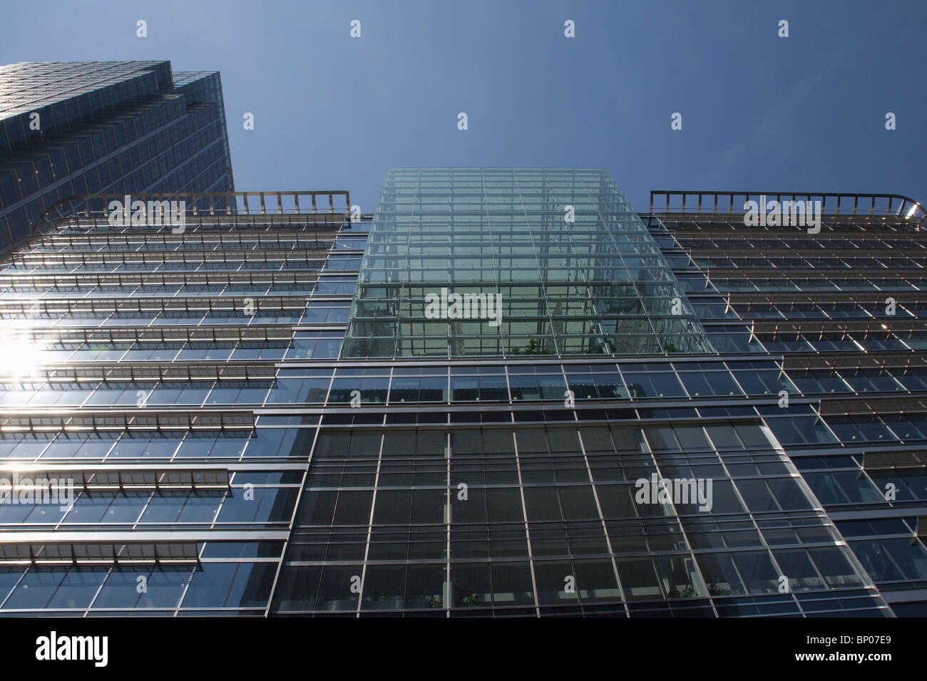 Canary wharf office window hi-res stock photography and images - Alamy