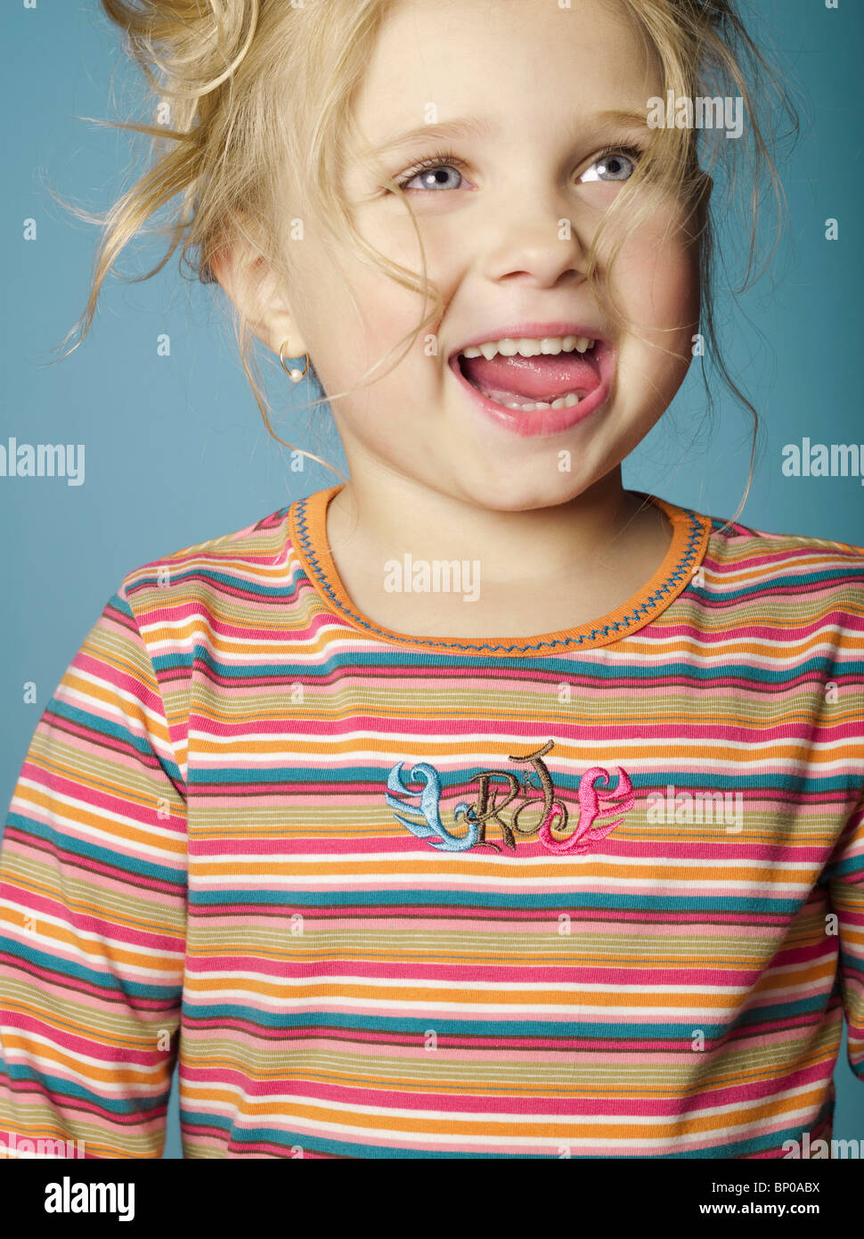Portrait of smiling little girl Stock Photo - Alamy