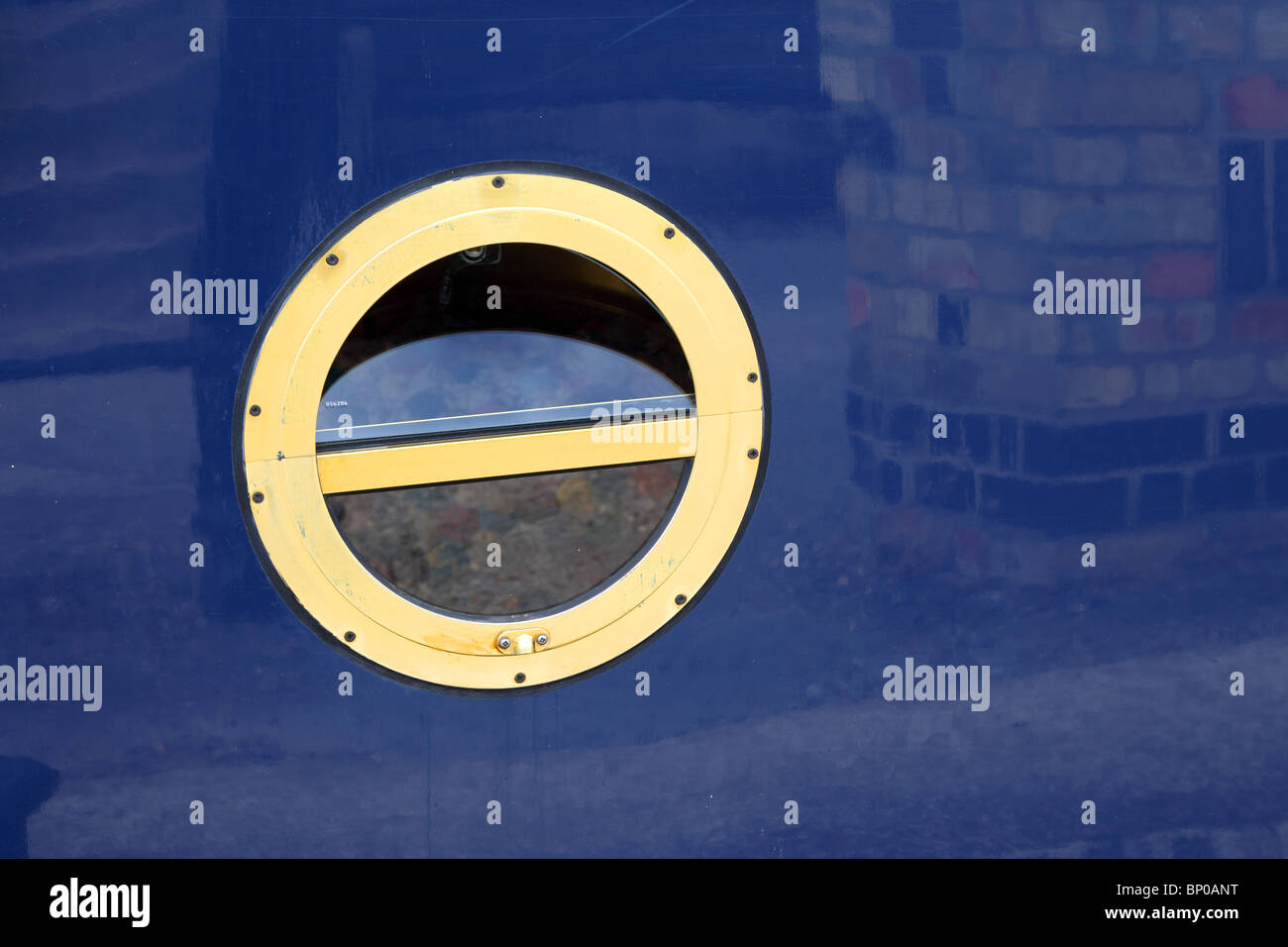 Porthole brass hi-res stock photography and images - Alamy