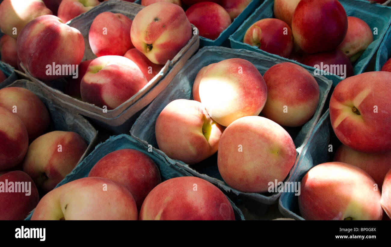 Peaches in the market Stock Photo Alamy