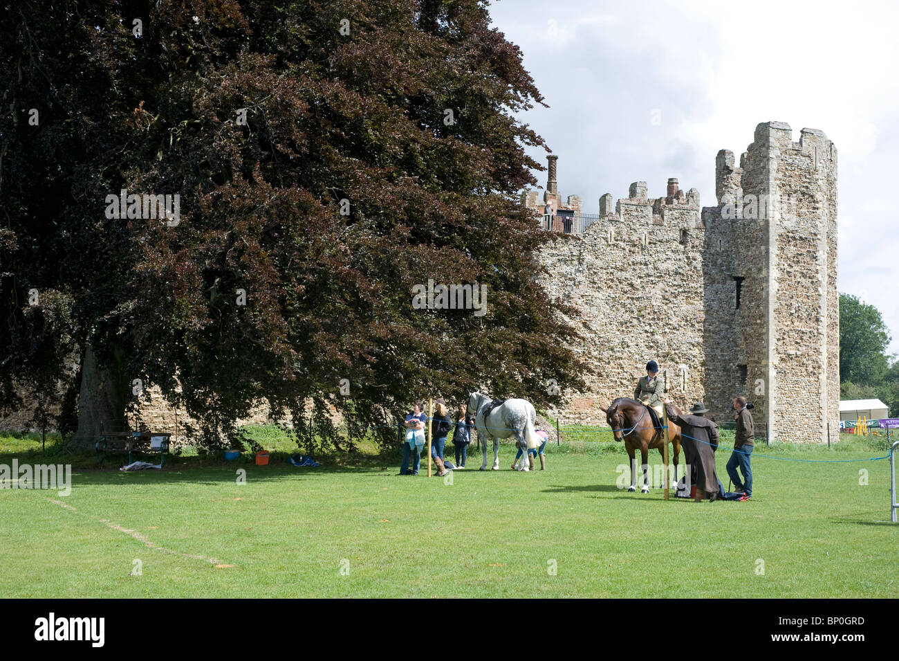 Horses and riders taking part in Framlingham Horse Show with Framlingham Castle in the background Stock Photo