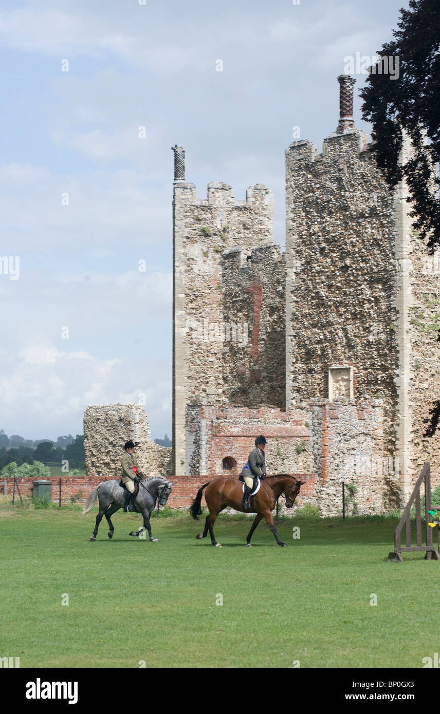 Horses taking part in Framlingham Horse Show with Framlingham Castle in the background Stock Photo