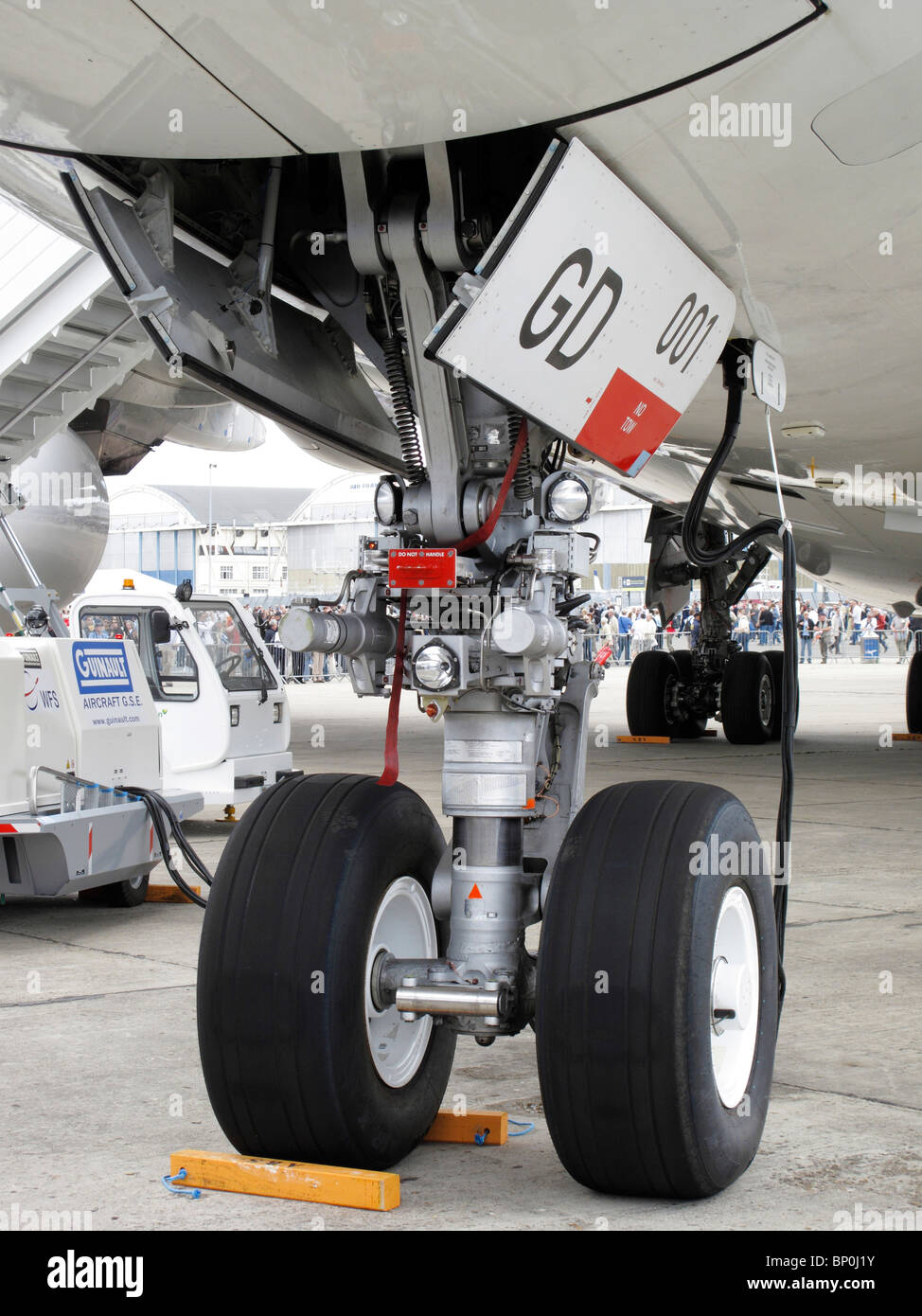 Landing gear hires stock photography and images Alamy