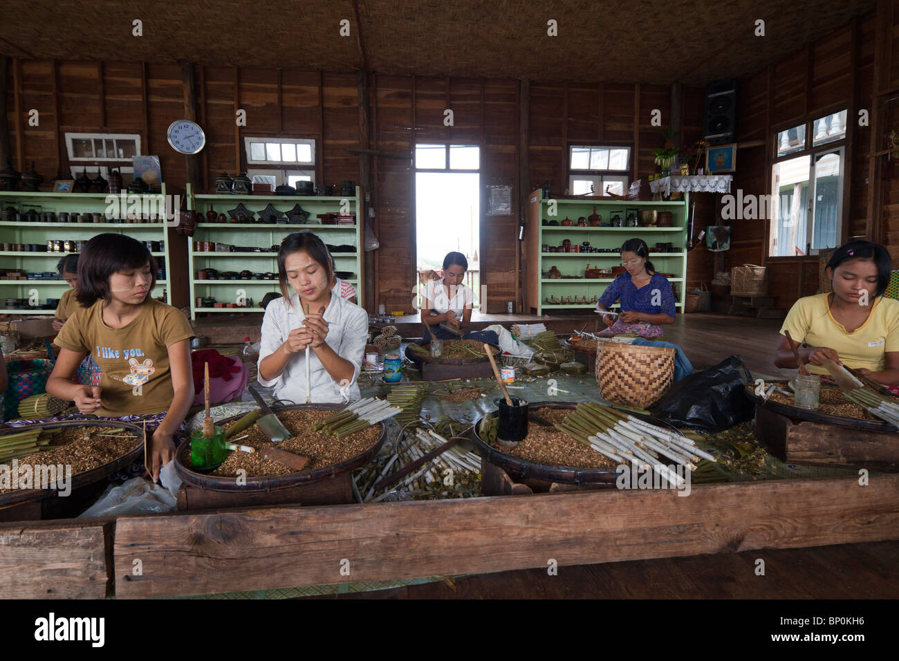 girls working in a cheroot factory at Nam Pan village on Inle Lake in Myanmar Stock Photo