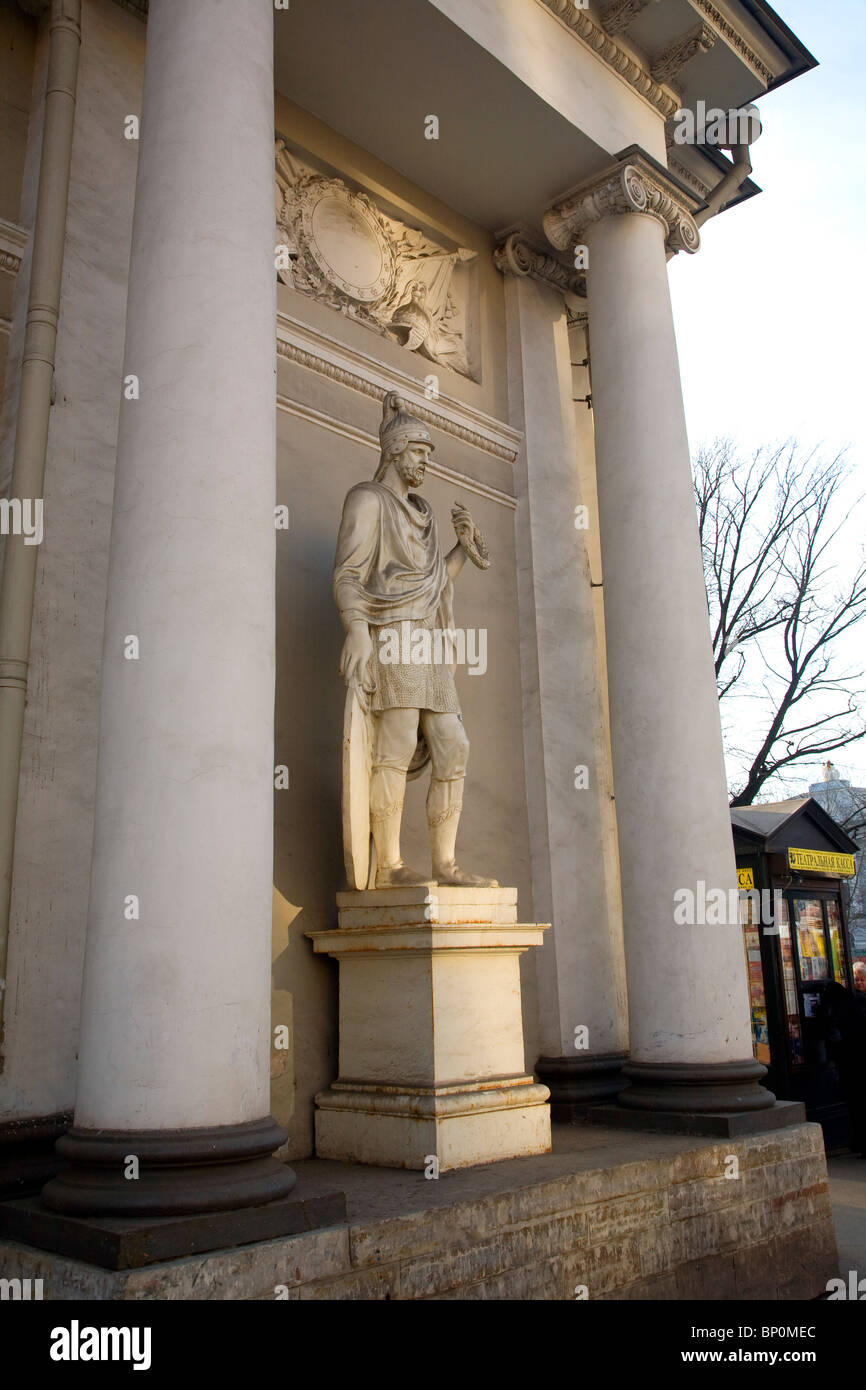 Russia, St. Petersburg; Neo-Classical sculpture and architecture on Nevski Prospekt Stock Photo