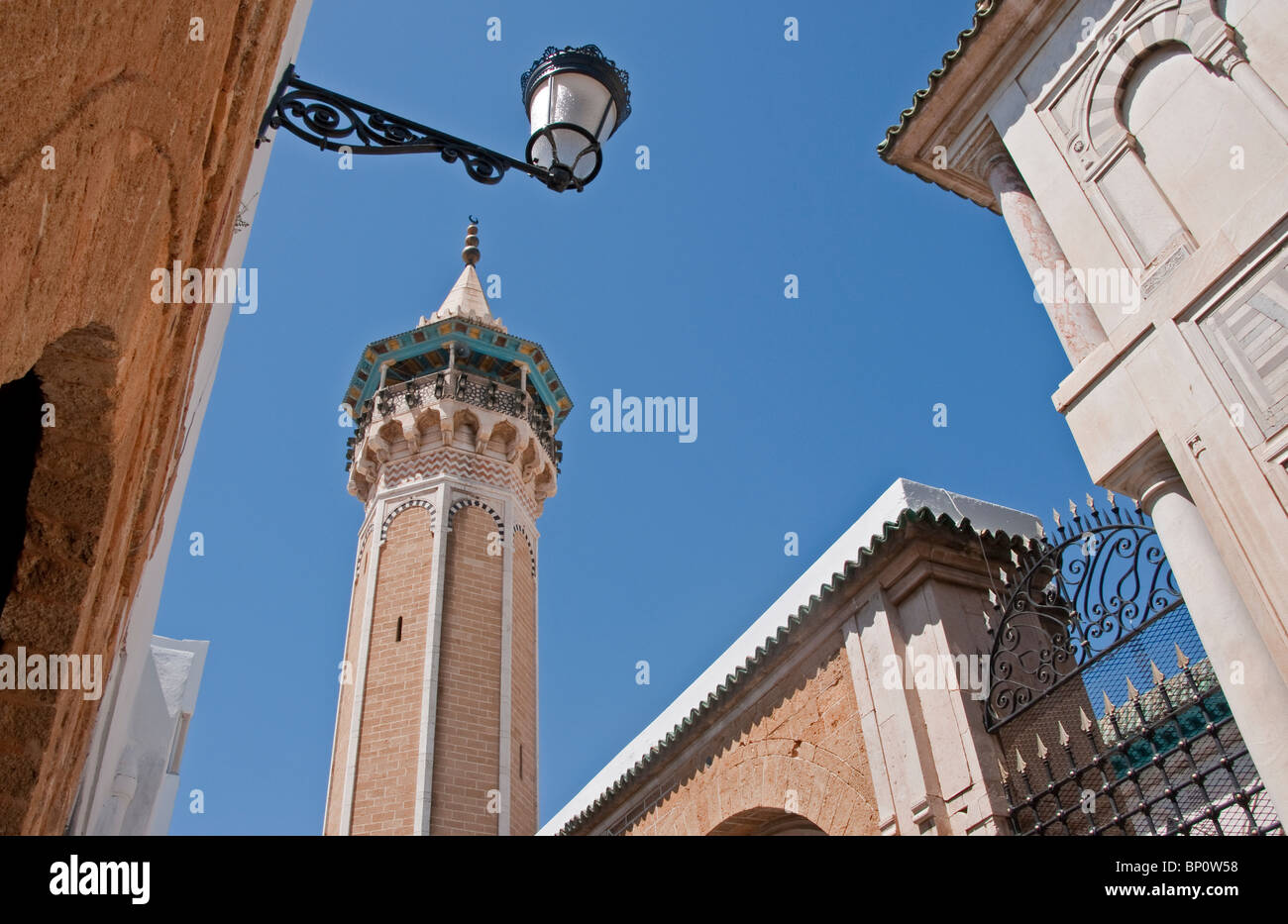 1655 Hammouda Pasha Mosque (Hamouda Pacha al Mouradi) with octagonal-shaped minaret in the Tunis Medina Stock Photo