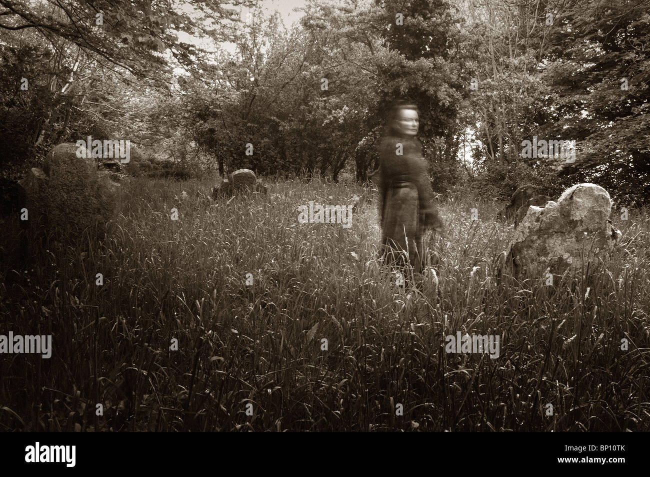 White lady ghost apparition hi-res stock photography and images - Alamy