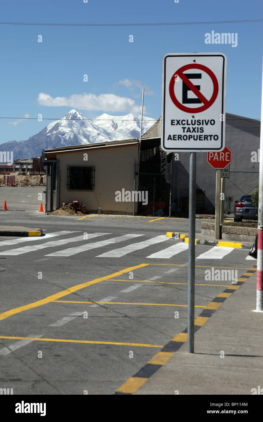 No parking, official airport taxis only sign at LPB La Paz / El Alto airport, Mt Illimani behind, El Alto, Bolivia Stock Photo