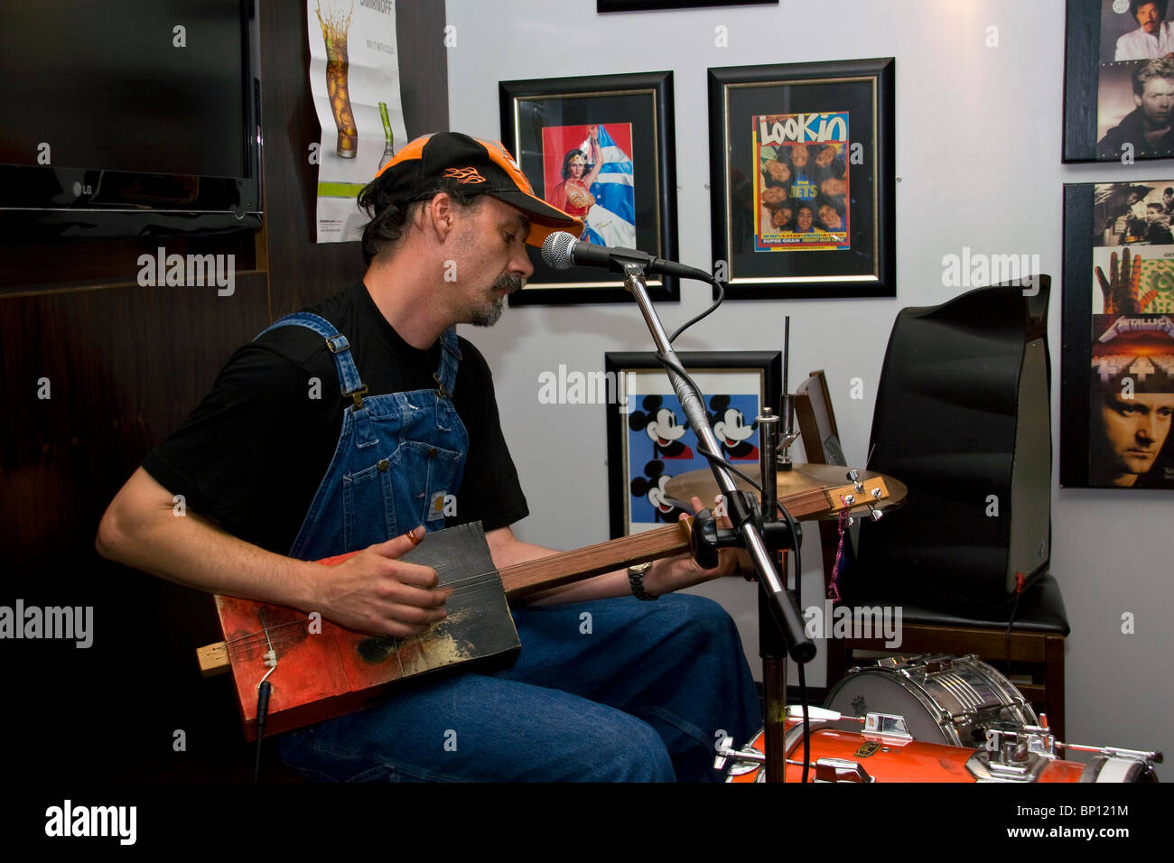 Nikolaj Andersen playing his homemade 3 stringed guitar live at the Abode Bar during the Dundee Blues Bonanza 2010,UK Stock Photo