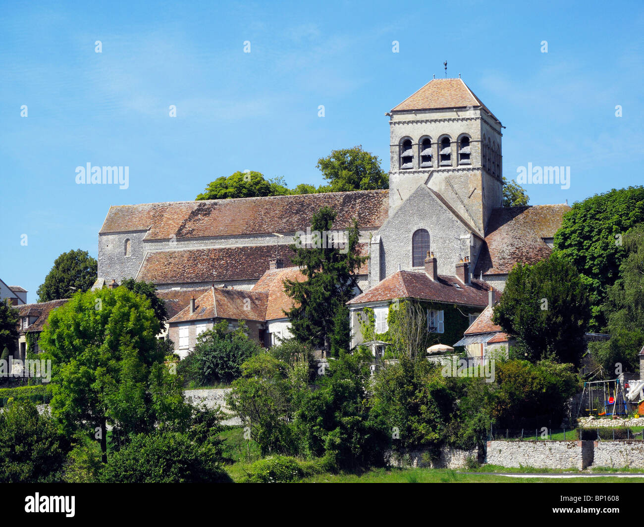 Saint loup de naud hires stock photography and images Alamy
