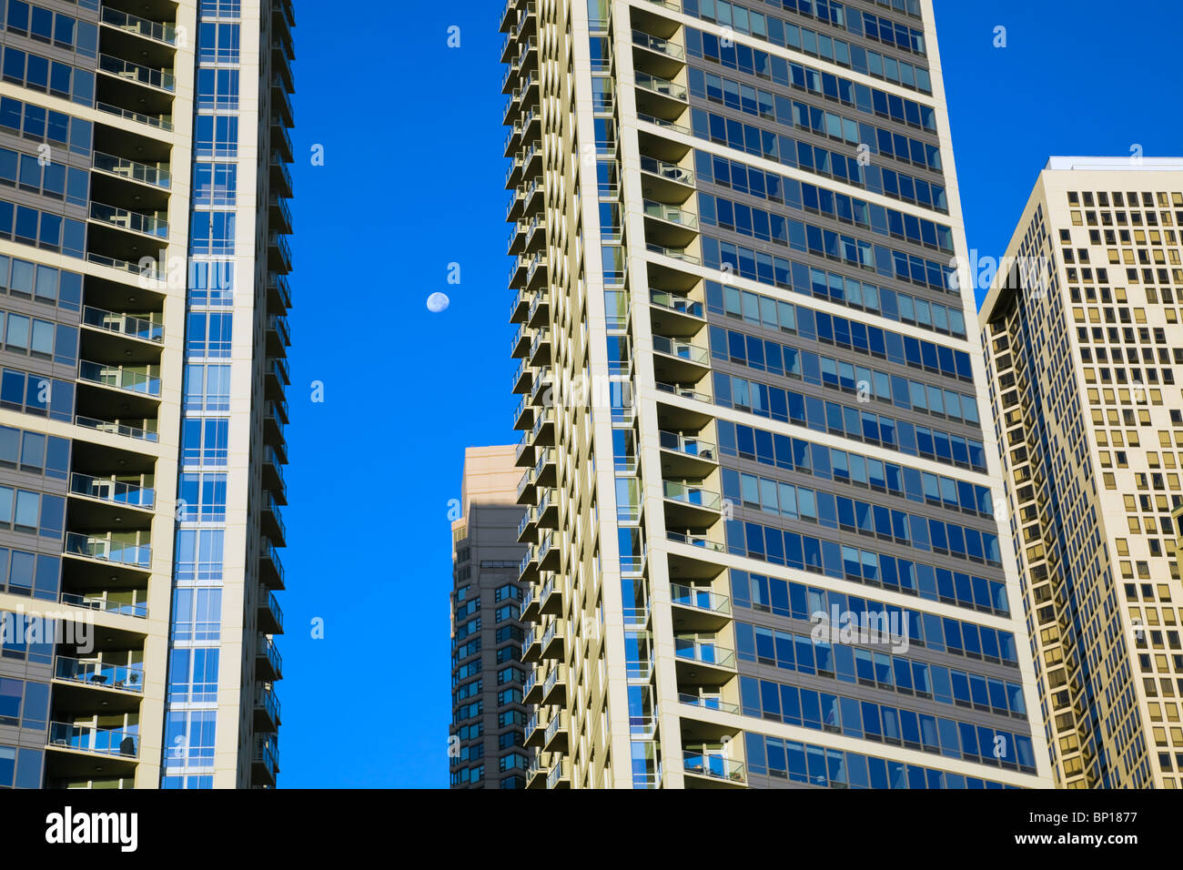 New Apartment Buildings In Chicago Stock Photo Alamy new-apartment-buildings-in-chicago-stock-photo-alamy