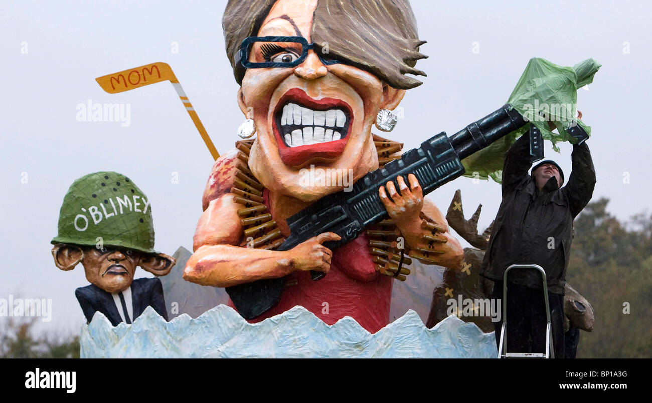 An effigy of Sarah Palin is unvailed by Battle Bonfire Society. Picture by James Boardman. Stock Photo