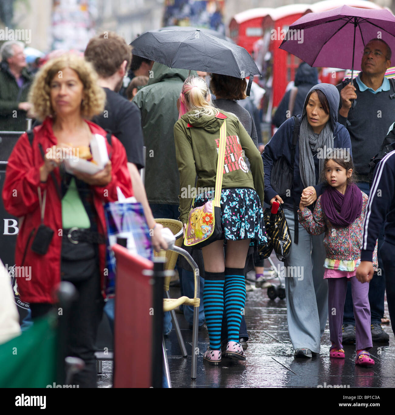 Crowds in Edinburgh High Street during the Fringe. Raining . Stock Photo