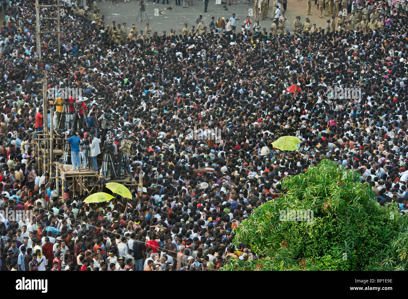 India Kerala Thrissur a large crowd during the Pooram Elephant Festival Stock Photo