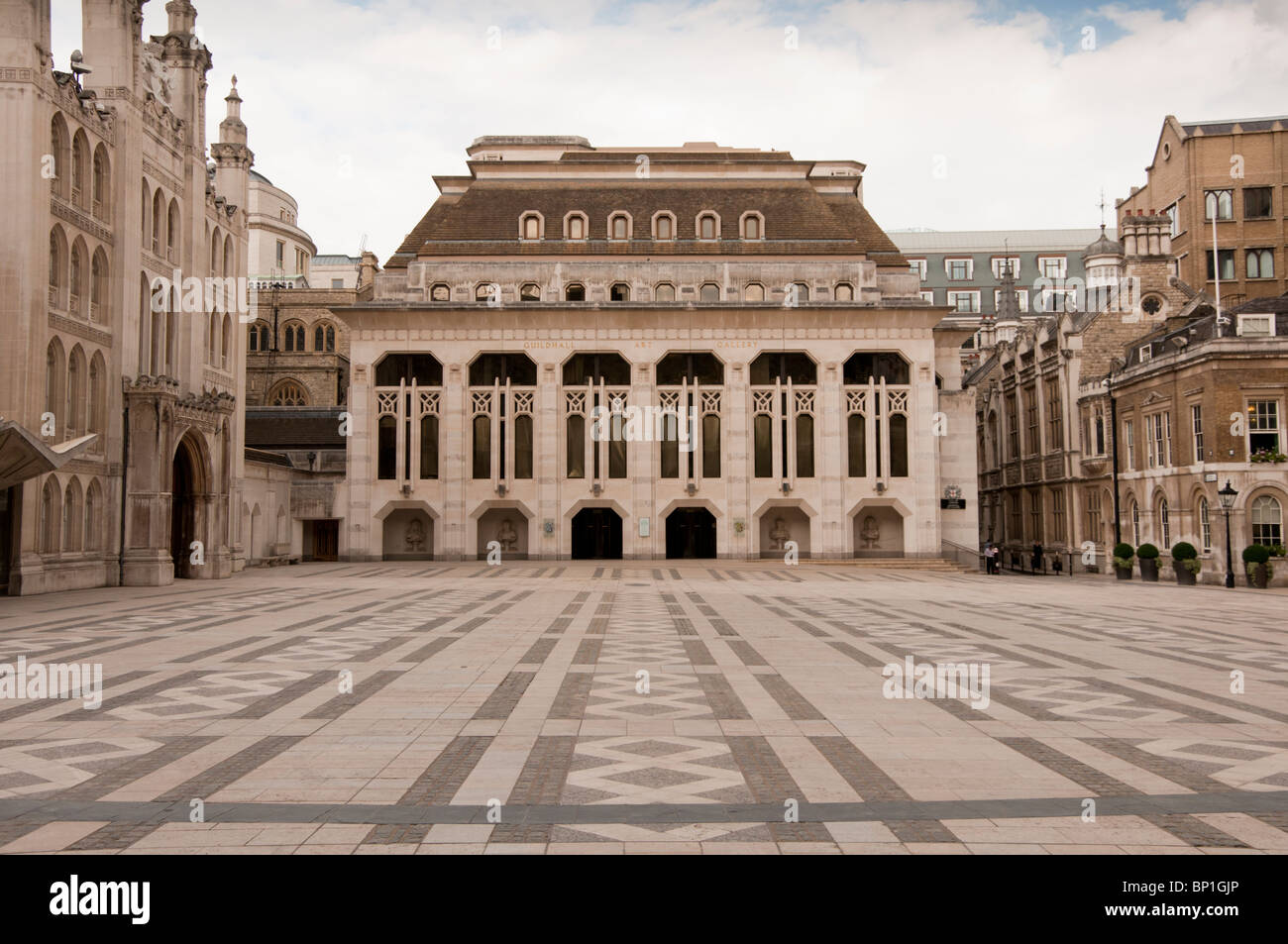 Guildhall yard art gallery hi-res stock photography and images - Alamy