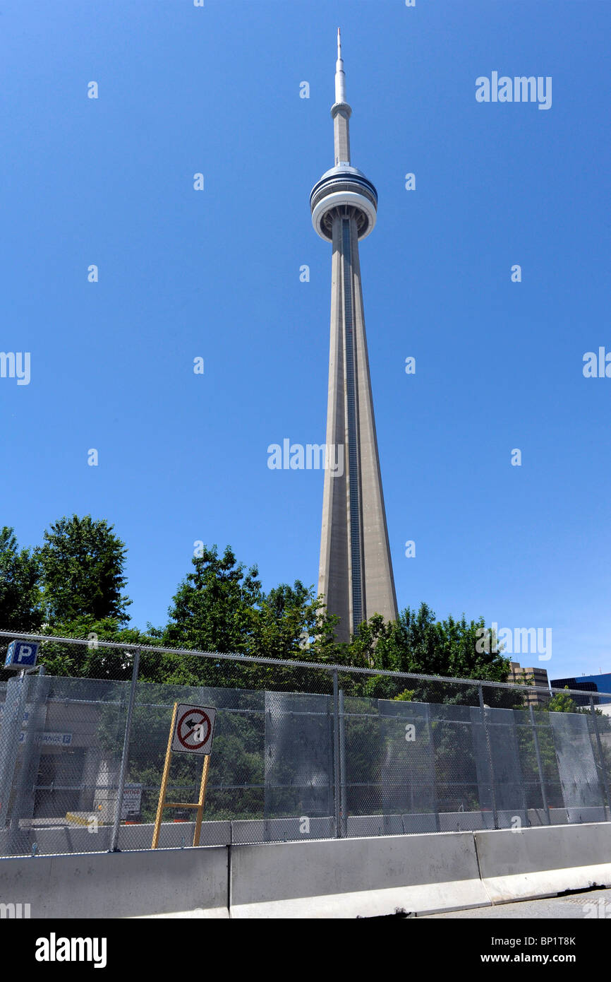 With the cn tower behind in toronto hi-res stock photography and images ...