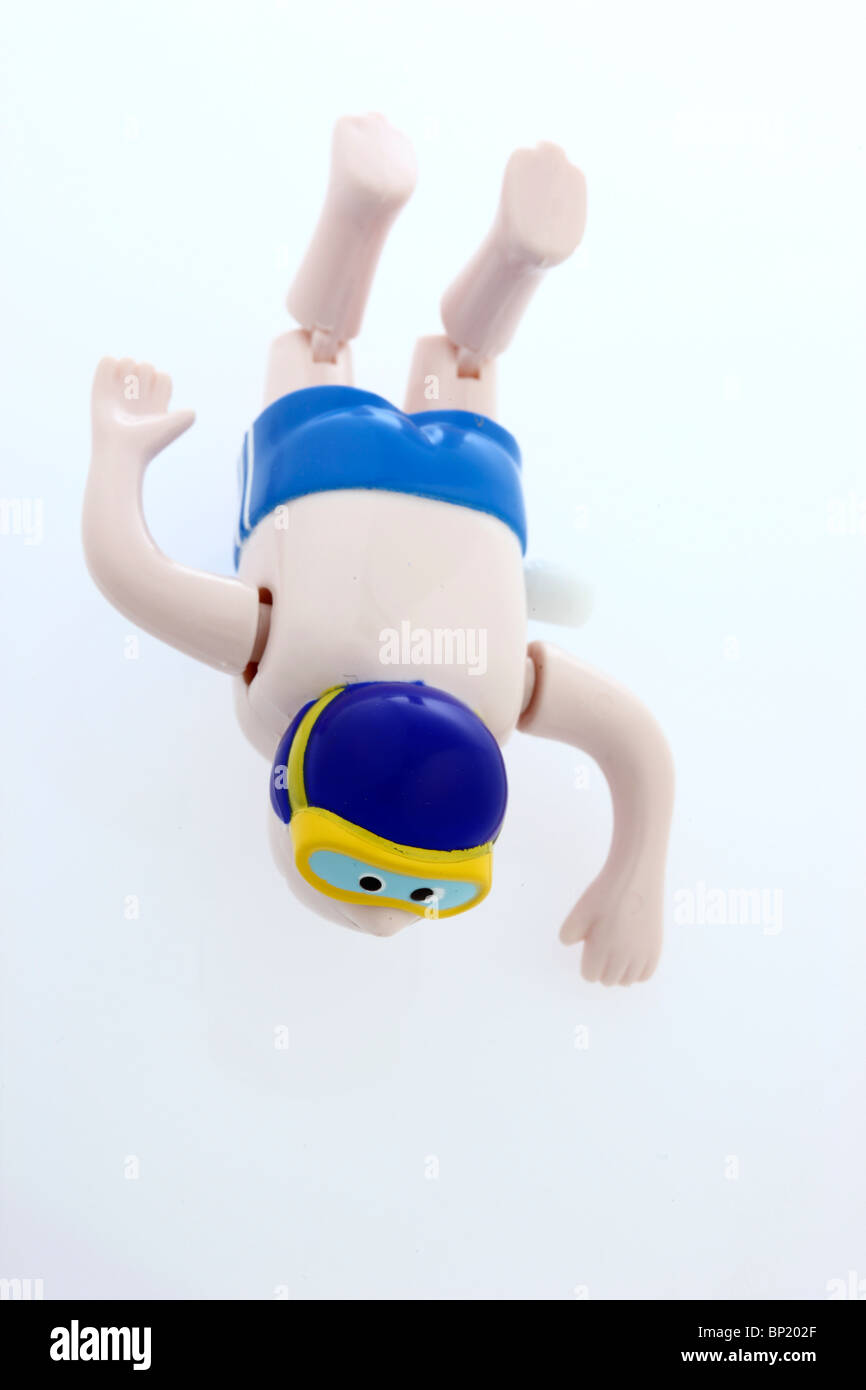 Mechanische Spielzeugfigur, aufziehbar, bewegt Arme und Beine, kann schwimmen. Stock Photo