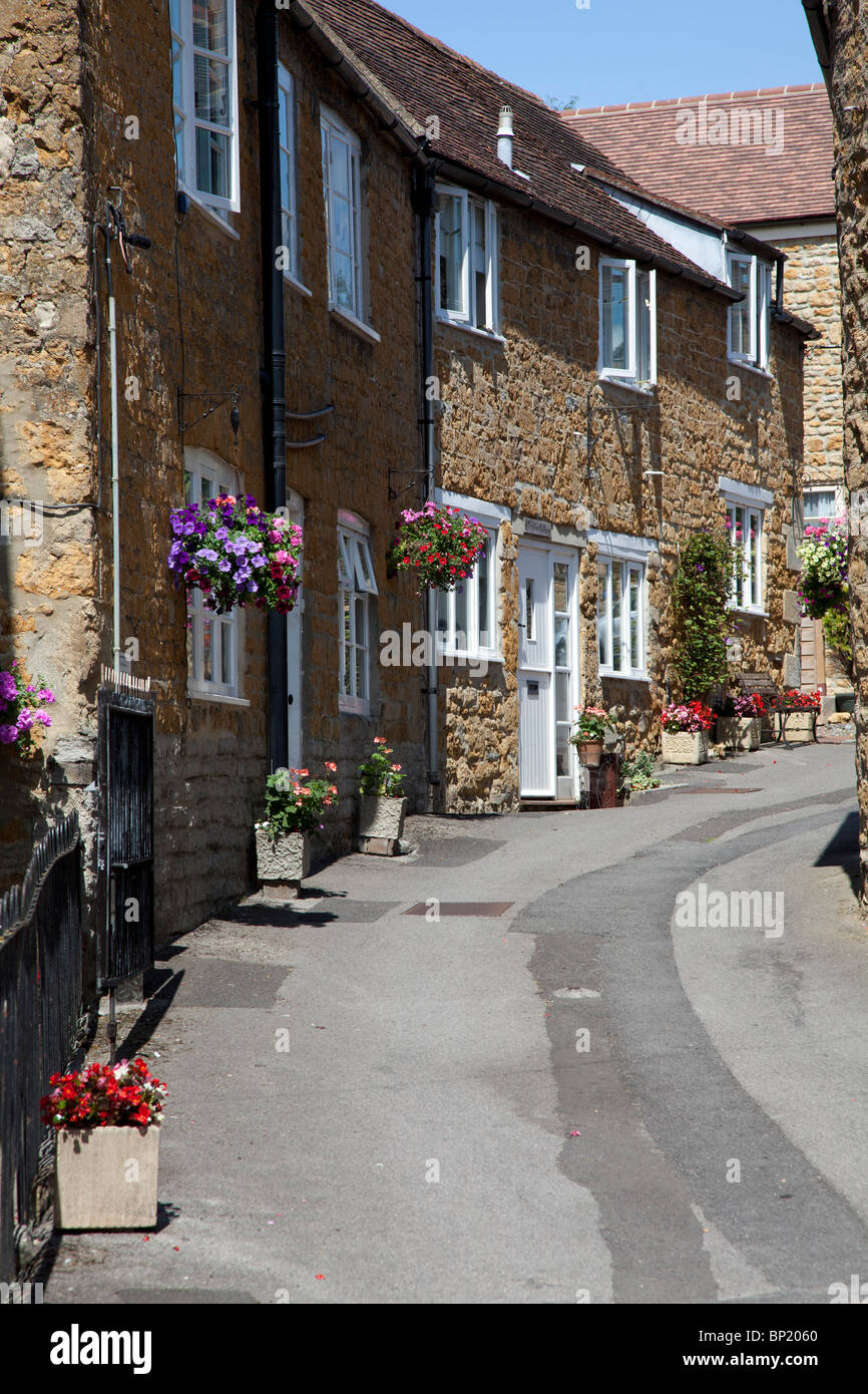 Cottage fronts at Castle Cary in Somerset Stock Photo Alamy