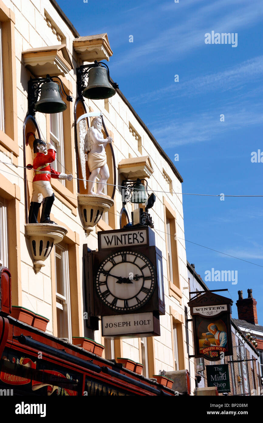 UK, England, Cheshire, Stockport, Little Underbank Winters' animated clock over pub in former jeweller's shop Stock Photo