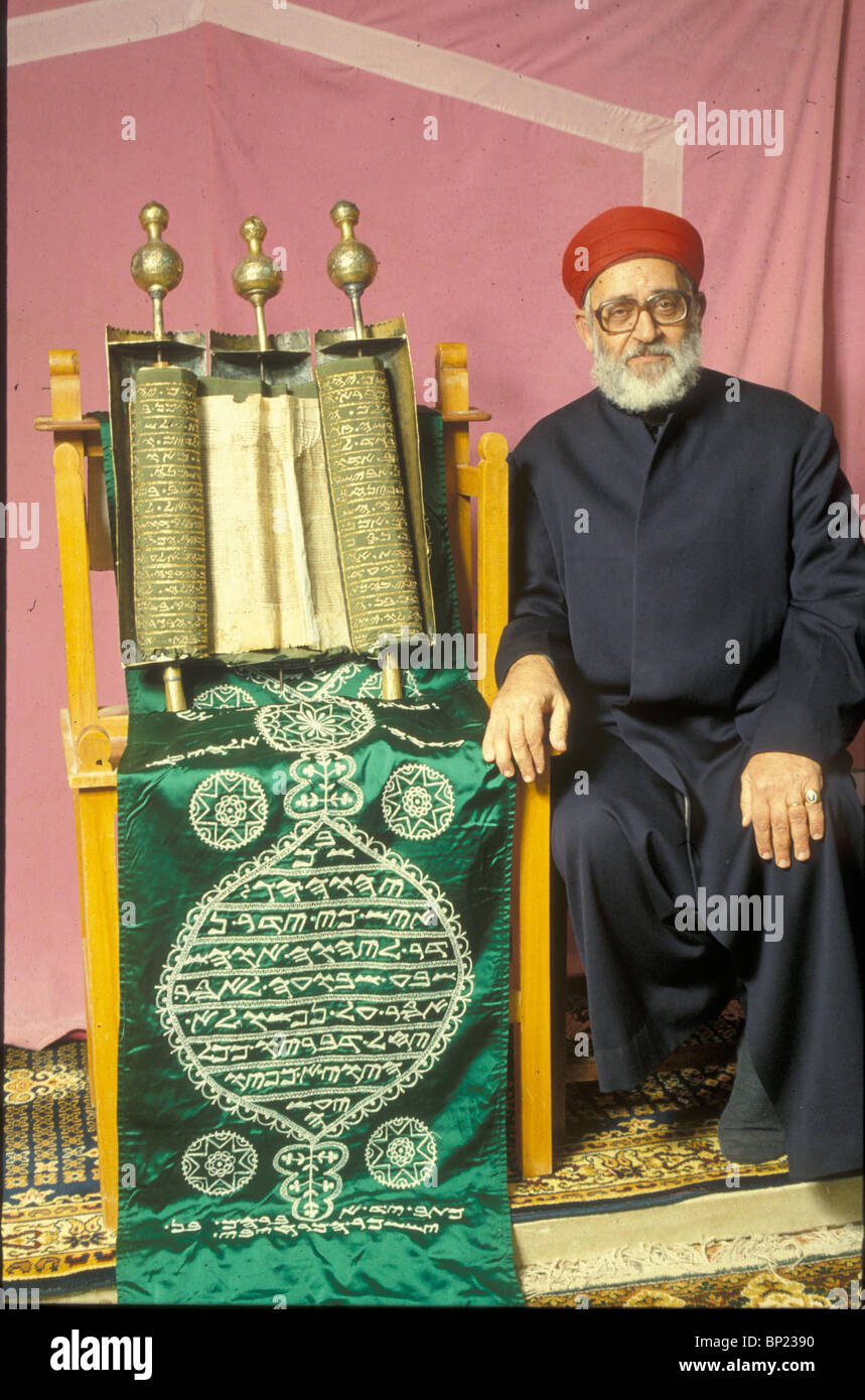 150. SAMARITAN PRIEST WITH THE ANCIENT SAMARITAN PENTATEUCH DATING FROM THE 17TH. C. IN THE SAMARITAN SYNAGOGUE IN NABLUS Stock Photo