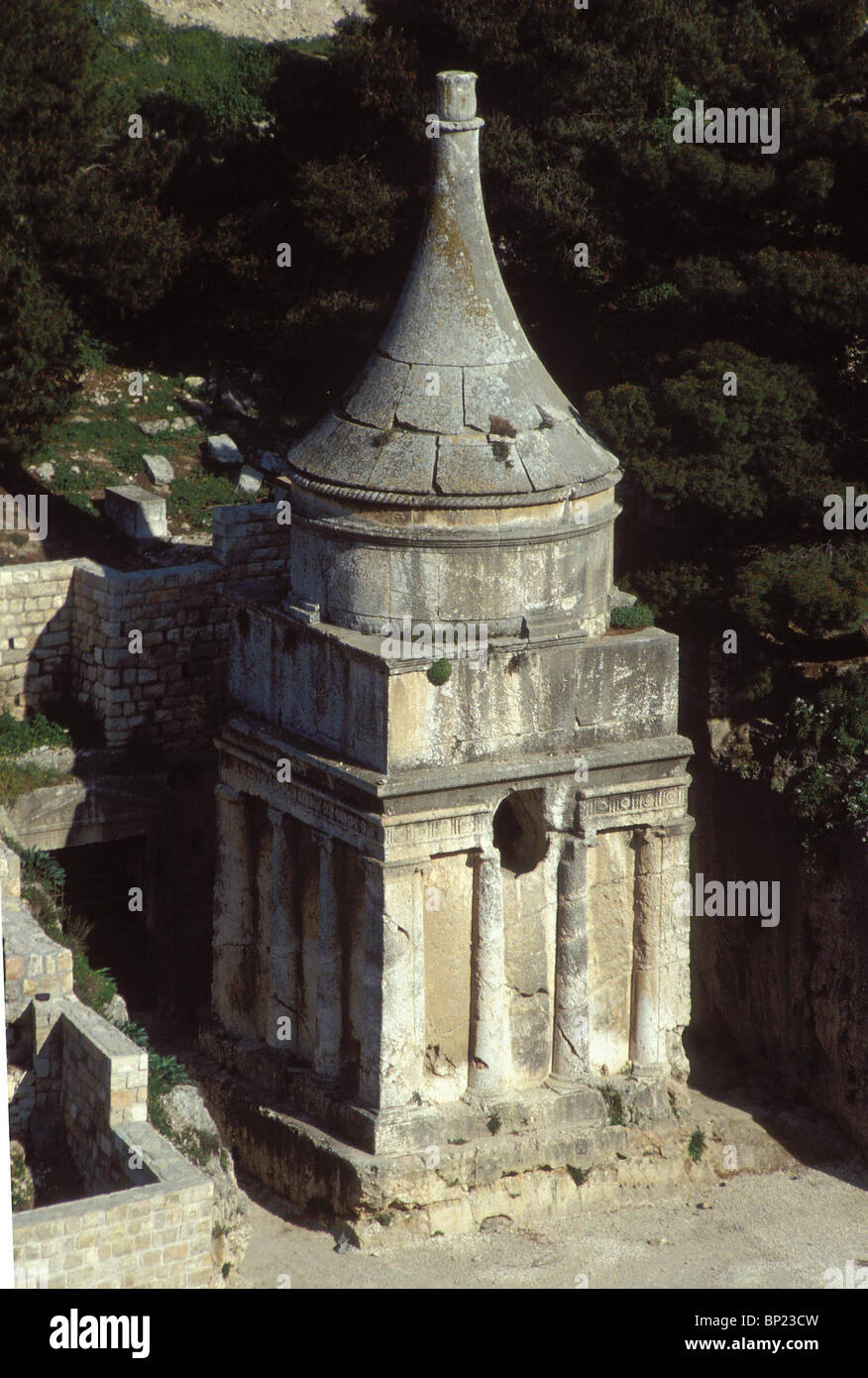 ROCK HEWN STRUCTURE IN THE KIDRON VALLEY NEAR JERUSALEM TRADITIONALY CALLED THE TOMB OF ABSALOM PROBABLY BUILT AT THE TIME OF Stock Photo