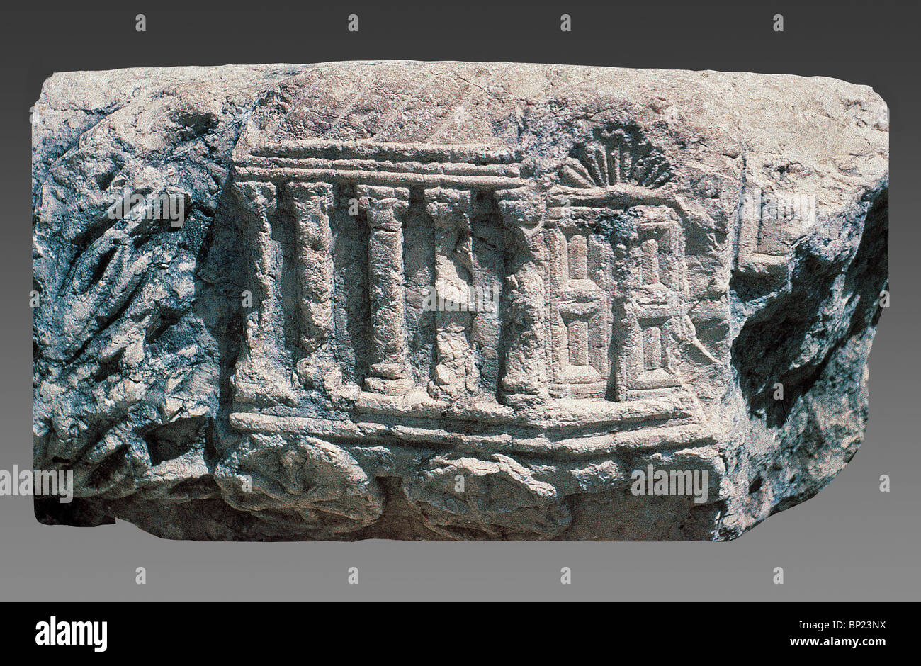 THE ARK OF COVENANT ON WHEELS, STONE CARVING FROM THE CAPERNAUM SYNAGOGUE, C. 4TH. C. AD Stock Photo