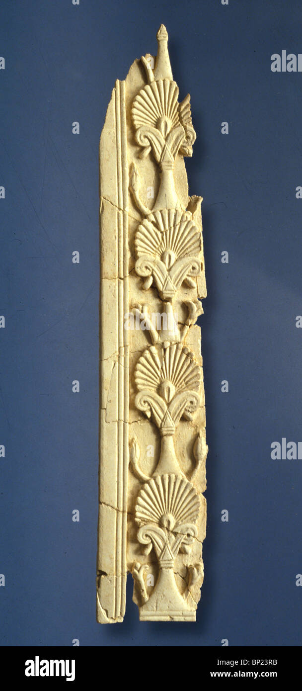 288. SAMARIA, SACRED-TREE PLAQUE FROM AHAB'S 'IVORY PALACE' 'MOREOVER THE KING MADE A GREAT THRONE OF IVORY...' 2 CHR 9:17 Stock Photo
