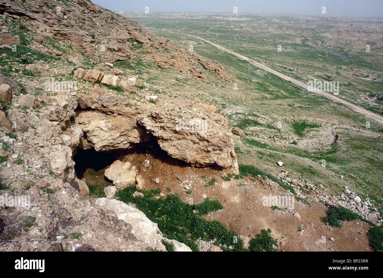 292. QUMRAN - ENTRANCE TO CAVE NO.3 IN WHICH 'THE COPPER SCROLL' WAS FOUND Stock Photo