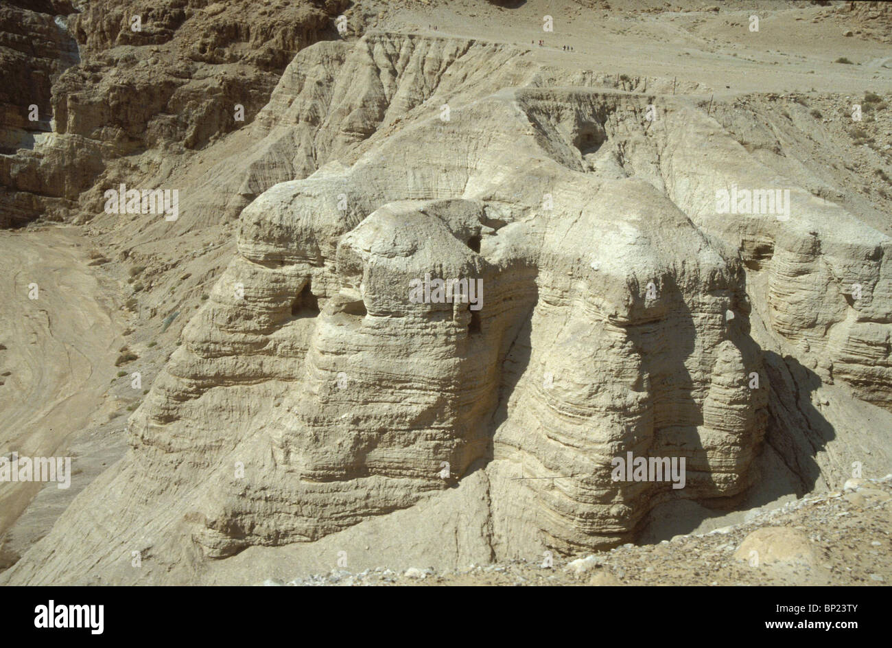QUMRAN - SAND STONE FORMATIONS IN WHICH THE CAVE NO. 4 IS LOCATED. IN CAVE NO. 4 FIFTEEN-THOUSAND SCROLL FRAGMENTS HAVE BEEN Stock Photo